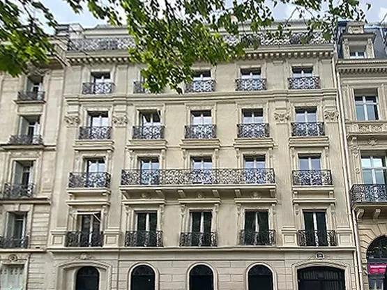 Elegant façade of Servcorp’s serviced office at 10 Avenue Kléber, offering premium business spaces with an address package.